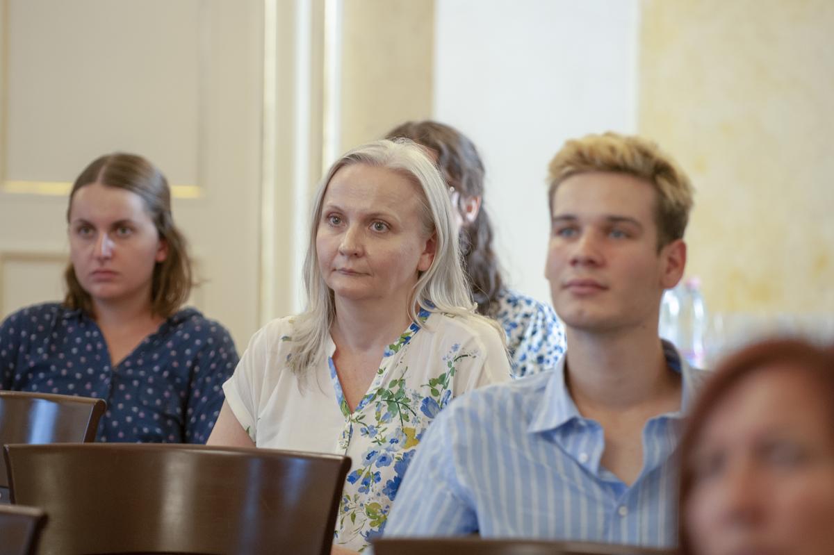 Mudriczki Judit, Bárczi Beni